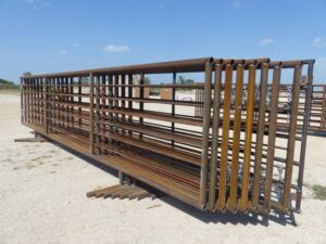 LOT 5930 8 24 FT FREESTANDING PANELS WITH 12 FT GATE 