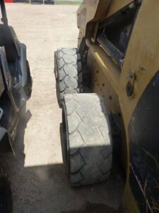 LOT 6068 CAT 248 SKID STEER WITH BUCKET 