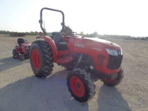 LOT 6090 KUBOTA L4600 TRACTOR 4X4 