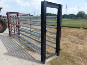 LOT 6091 16 FT ALLEYWAY/CATTLE CHUTE WITH SLIDING GATE 