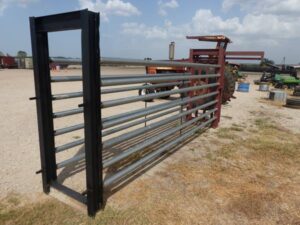 LOT 6091 16 FT ALLEYWAY/CATTLE CHUTE WITH SLIDING GATE 
