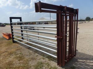 LOT 6091 16 FT ALLEYWAY/CATTLE CHUTE WITH SLIDING GATE 