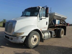 LOT 6093 2005 INTERNATIONAL 8600 4X2 FERTILIZER SPREADTRUCK 