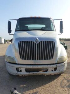 LOT 6093 2005 INTERNATIONAL 8600 4X2 FERTILIZER SPREADTRUCK 
