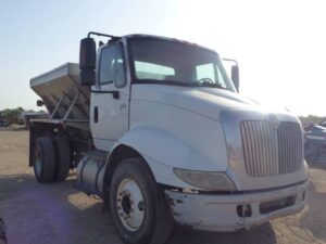 LOT 6093 2005 INTERNATIONAL 8600 4X2 FERTILIZER SPREADTRUCK 