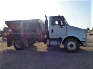 LOT 6093 2005 INTERNATIONAL 8600 4X2 FERTILIZER SPREADTRUCK 