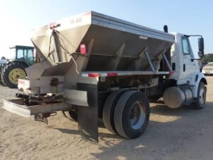 LOT 6093 2005 INTERNATIONAL 8600 4X2 FERTILIZER SPREADTRUCK 