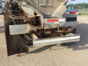 LOT 6093 2005 INTERNATIONAL 8600 4X2 FERTILIZER SPREADTRUCK 