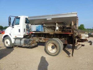 LOT 6093 2005 INTERNATIONAL 8600 4X2 FERTILIZER SPREADTRUCK 
