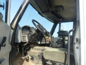 LOT 6093 2005 INTERNATIONAL 8600 4X2 FERTILIZER SPREADTRUCK 