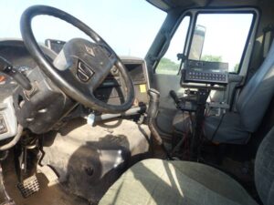 LOT 6093 2005 INTERNATIONAL 8600 4X2 FERTILIZER SPREADTRUCK 