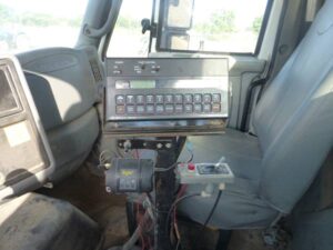 LOT 6093 2005 INTERNATIONAL 8600 4X2 FERTILIZER SPREADTRUCK 