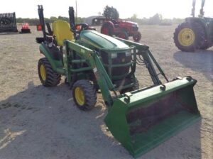 LOT 6097 JD 1026R TRACTOR WITH JD H120 LOADER 