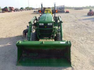 LOT 6097 JD 1026R TRACTOR WITH JD H120 LOADER 