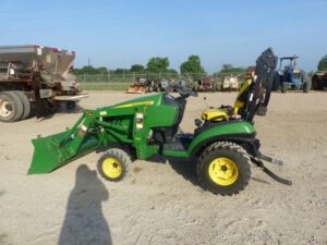 LOT 6097 JD 1026R TRACTOR WITH JD H120 LOADER 