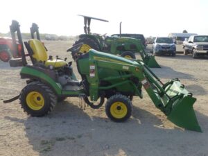 LOT 6097 JD 1026R TRACTOR WITH JD H120 LOADER 