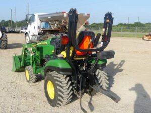 LOT 6097 JD 1026R TRACTOR WITH JD H120 LOADER 
