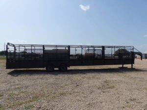 LOT 6130 2009 CIRCLE W 42X8 LIVESTOCK TRAILER 