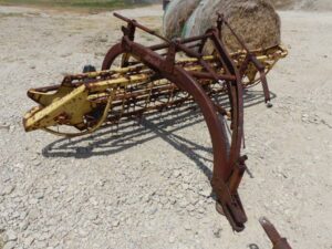 LOT 6146 2 NEW HOLLAND RAKES WITH PONY BAR 