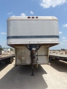 LOT 6148 1984 FEATHERLITE 6 HORSE TRAILER 