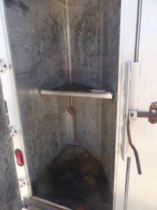 LOT 6148 1984 FEATHERLITE 6 HORSE TRAILER 