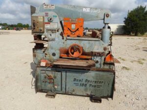 LOT 6203 SCOTCHMAN DUAL OPERATOR 100 TON ANGLE IRON CUTTER 