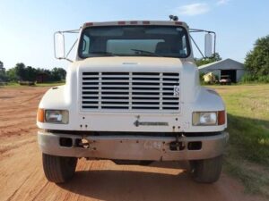 LOT 6204 1990 INTERNATIONAL 4900 FERTILIZER TRUCK 