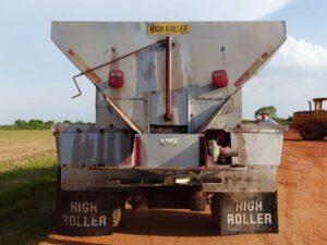 LOT 6204 1990 INTERNATIONAL 4900 FERTILIZER TRUCK 