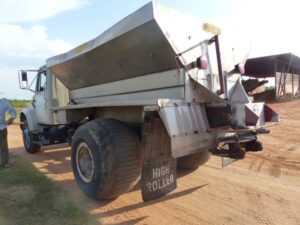 LOT 6204 1990 INTERNATIONAL 4900 FERTILIZER TRUCK 