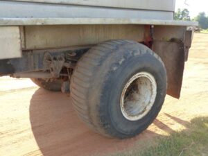 LOT 6204 1990 INTERNATIONAL 4900 FERTILIZER TRUCK 