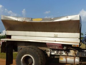 LOT 6204 1990 INTERNATIONAL 4900 FERTILIZER TRUCK 