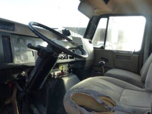LOT 6204 1990 INTERNATIONAL 4900 FERTILIZER TRUCK 
