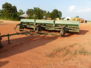 LOT 6207 JOHN DEERE 9300 GRAIN DRILL WITH DOUBLE DISC OPENER 