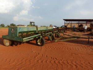 LOT 6207 JOHN DEERE 9300 GRAIN DRILL WITH DOUBLE DISC OPENER 