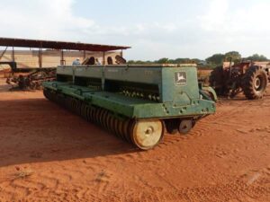 LOT 6207 JOHN DEERE 9300 GRAIN DRILL WITH DOUBLE DISC OPENER 