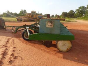 LOT 6207 JOHN DEERE 9300 GRAIN DRILL WITH DOUBLE DISC OPENER 