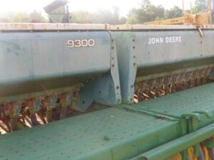 LOT 6207 JOHN DEERE 9300 GRAIN DRILL WITH DOUBLE DISC OPENER 