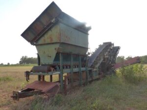 LOT 6209 BISON 3 WAY POWER SCREEN WITH HAMMER MILL 