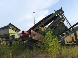 LOT 6209 BISON 3 WAY POWER SCREEN WITH HAMMER MILL 