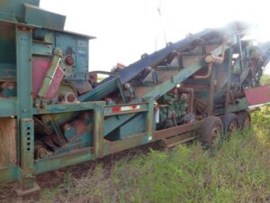 LOT 6209 BISON 3 WAY POWER SCREEN WITH HAMMER MILL 
