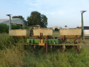 LOT 6211 JOHN DEERE 6 ROW 30" FIXED PLANTER 