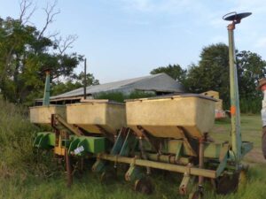 LOT 6211 JOHN DEERE 6 ROW 30" FIXED PLANTER 