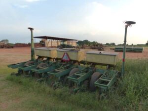LOT 6211 JOHN DEERE 6 ROW 30" FIXED PLANTER 