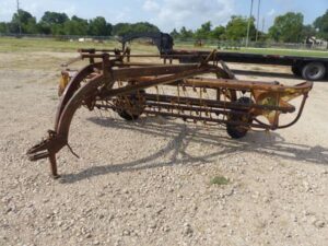 LOT 6213 NEW HOLLAND 258 HAY RAKE 