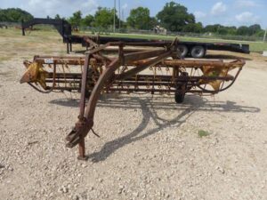 LOT 6213 NEW HOLLAND 258 HAY RAKE 