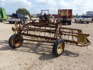 LOT 6213 NEW HOLLAND 258 HAY RAKE 