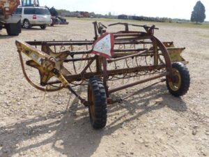 LOT 6213 NEW HOLLAND 258 HAY RAKE 