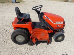 LOT 6262 KUBOTA T1600 DIESEL RIDING LAWN MOWER 