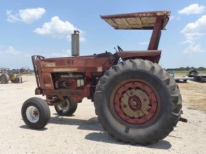 LOT 6337 IH FARMALL 966 TRACTOR 