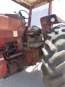 LOT 6337 IH FARMALL 966 TRACTOR 